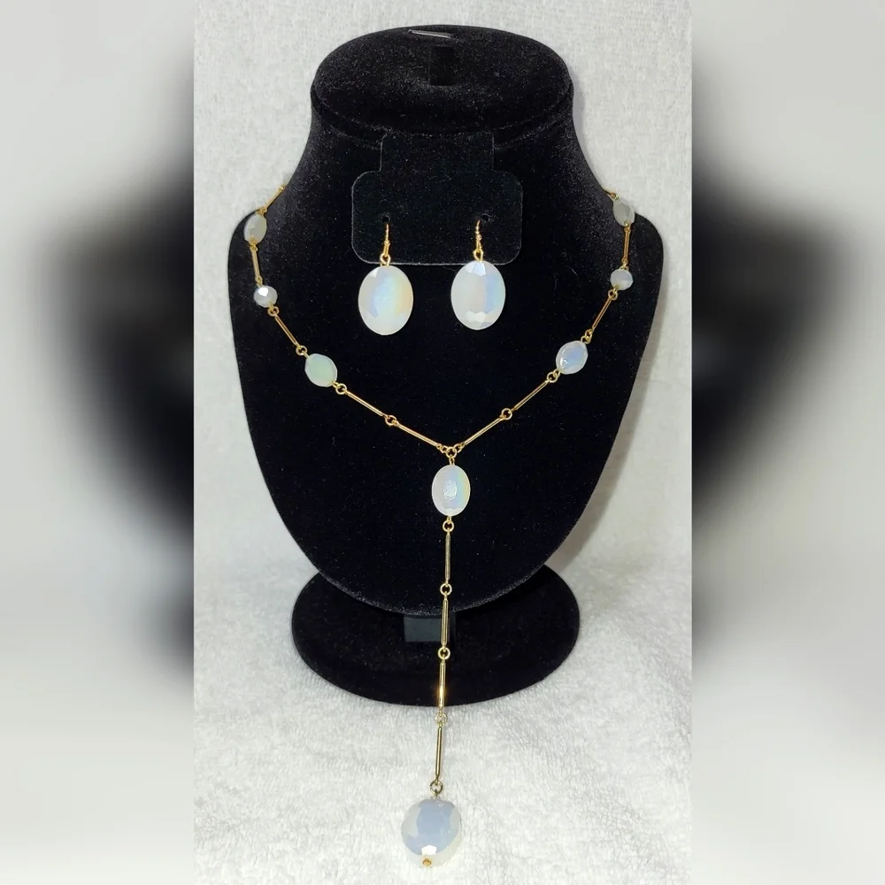 CATO Opalescent Oval Beaded Necklace and Drop Earrings Set / Pierced - Picture 1 of 5